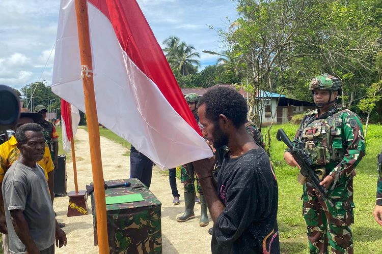 Lelah Hidup Menderita di Hutan, Mantan Komandan OPM Yeremias Foumair Berikrar Setia pada NKRI